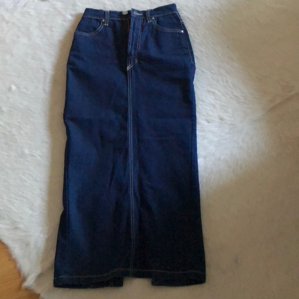 Too small - Picture 3 of 3